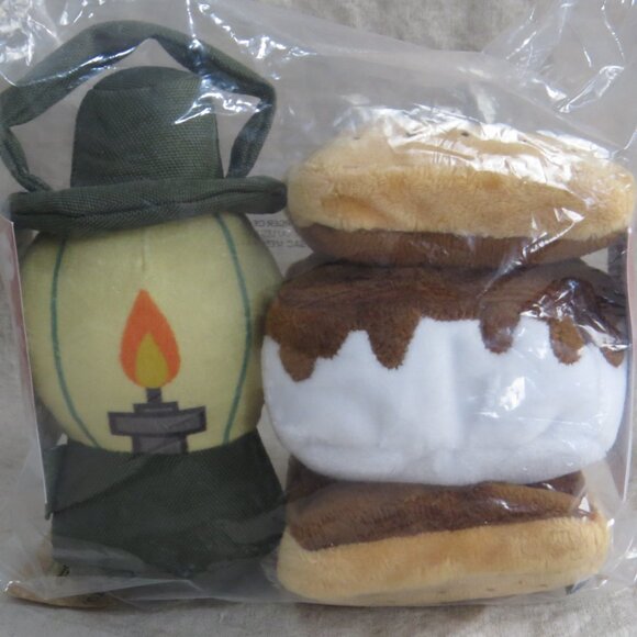 NEW FabFitFun Lantern & S'more Plush Duo - S/M Dog Toys - Campout - Picture 3 of 8